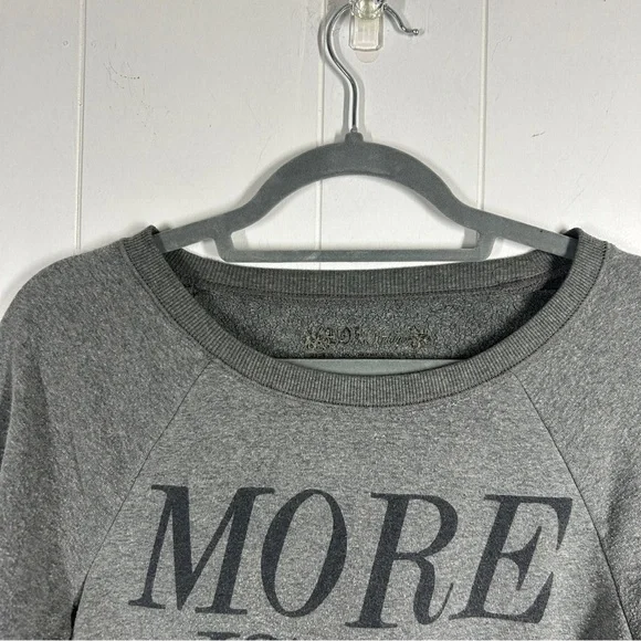 More Issues Than Vogue Graphic Long Sleeve Gray Sweatshirt Medium - Picture 4 of 6